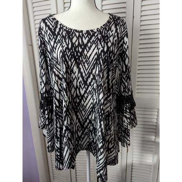 ND New Direction Woman Top XL Black White Bell Crochet Sleeve Stretch Relaxed - Picture 1 of 3